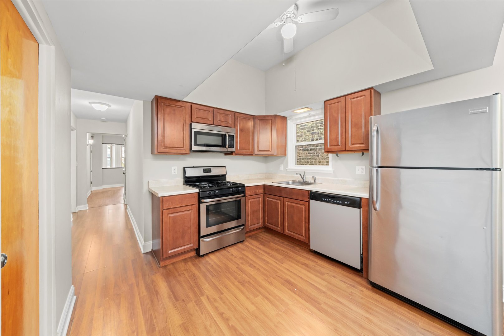 2420 S Oakley Avenue Property Photo 7