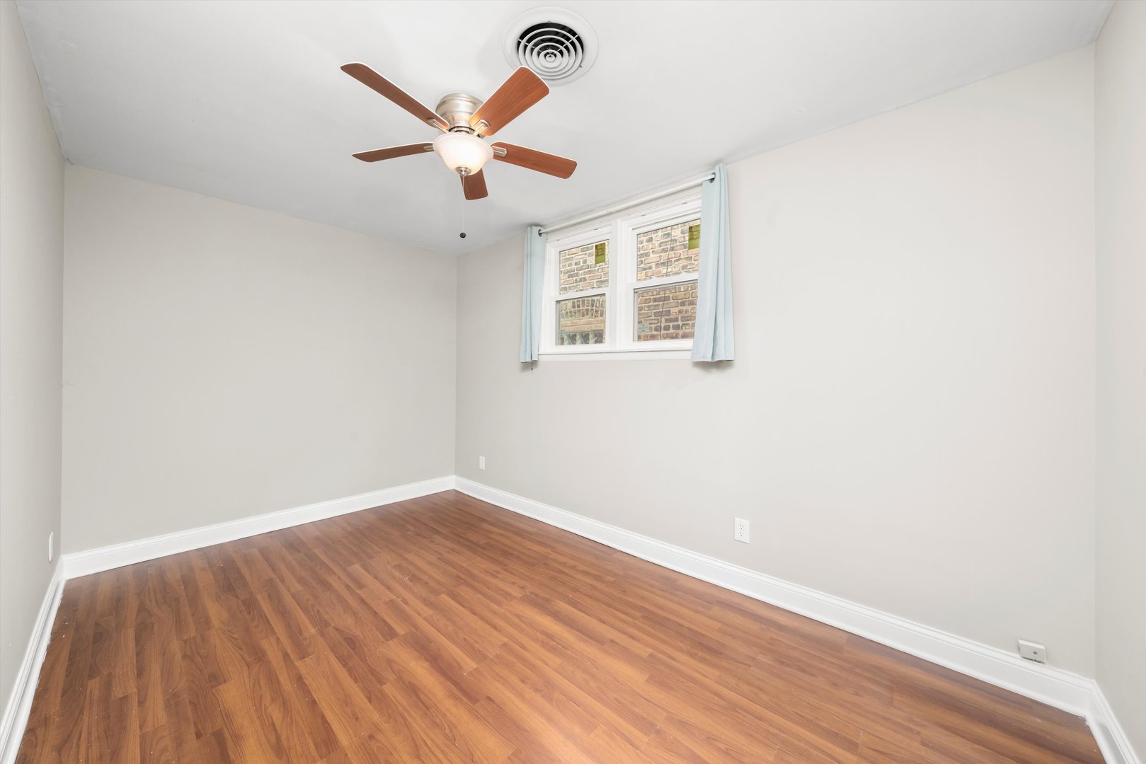 2420 S Oakley Avenue Property Photo 11