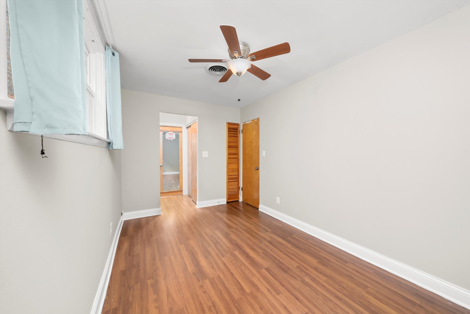 2420 S Oakley Avenue Property Photo 12