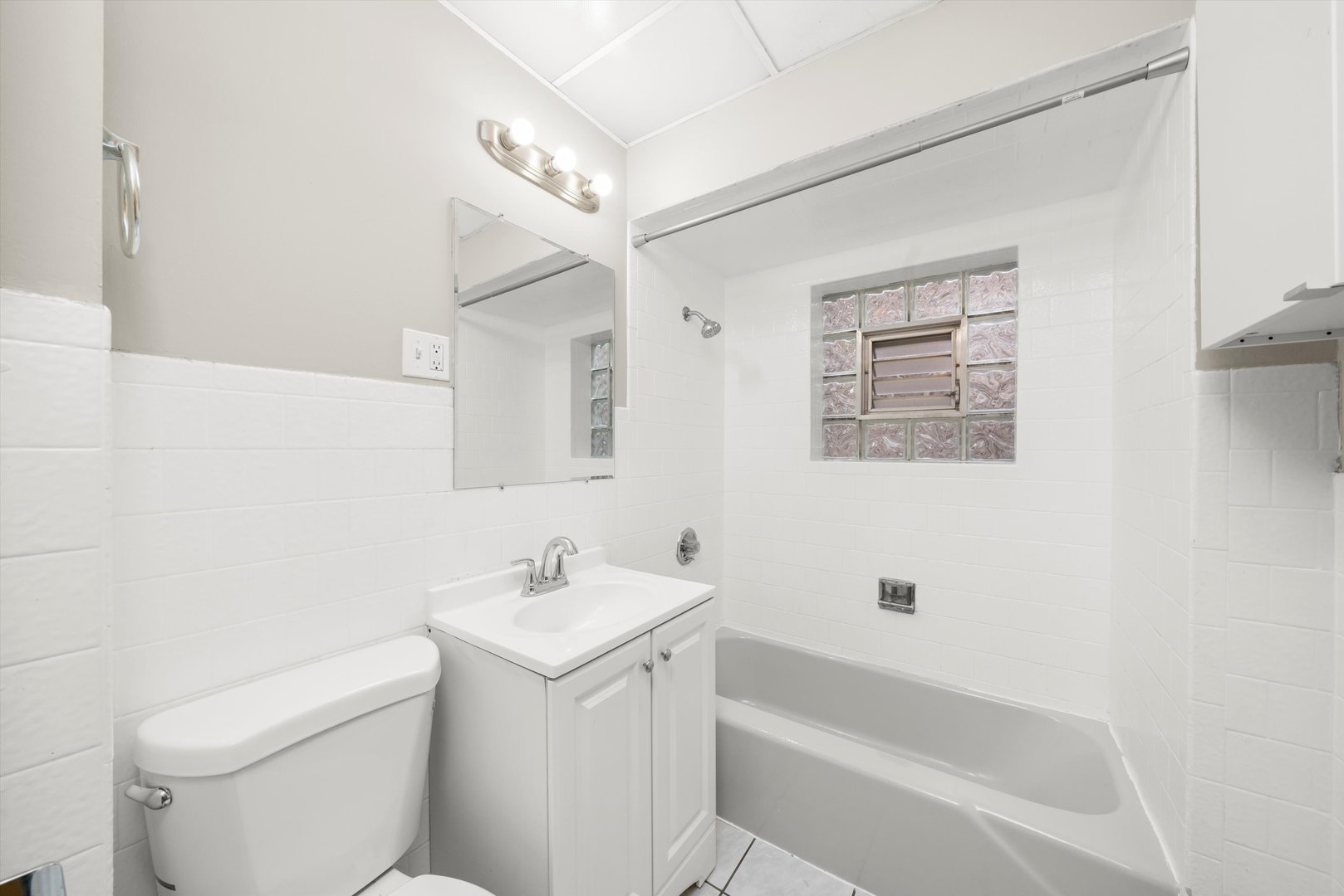 2420 S Oakley Avenue Property Photo 13