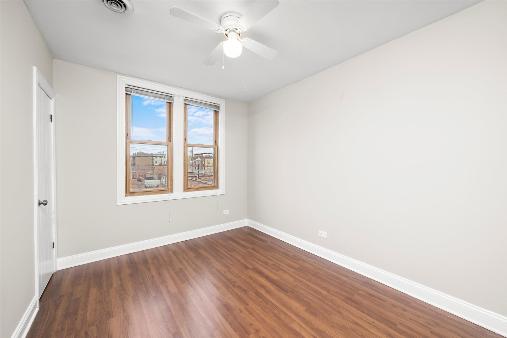 2420 S Oakley Avenue Property Photo 14