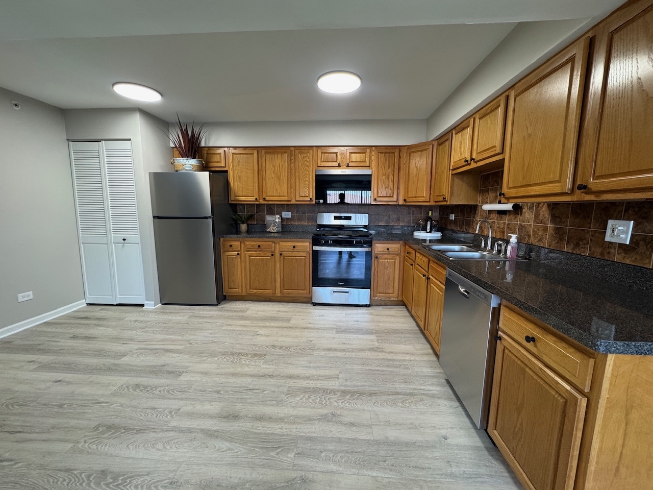 10440 Natoma Avenue 12 Property Photo 6