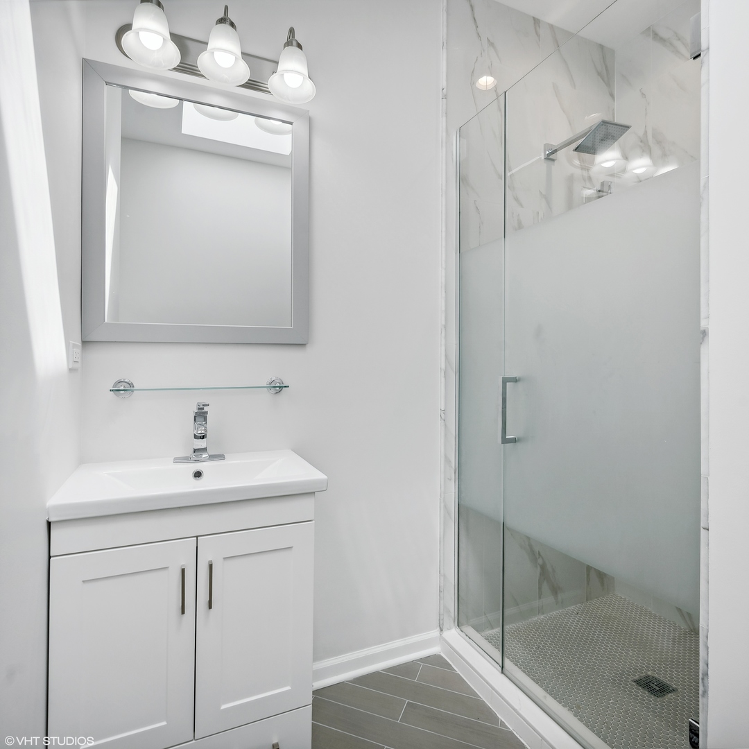 2347 W Altgeld Street Property Photo 11