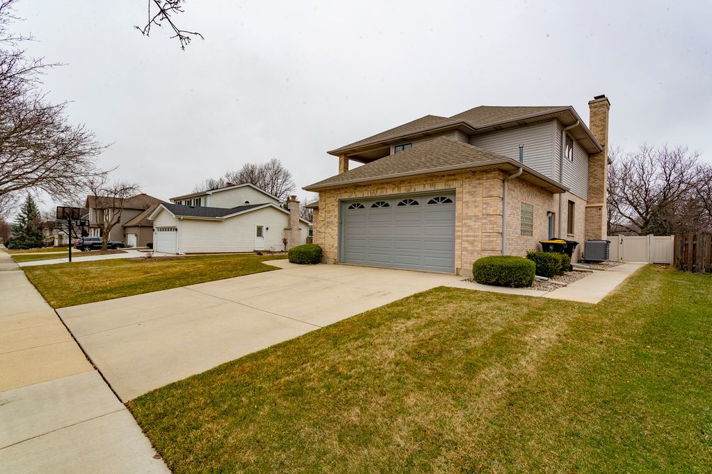 902 Somerset Drive Property Photo 2