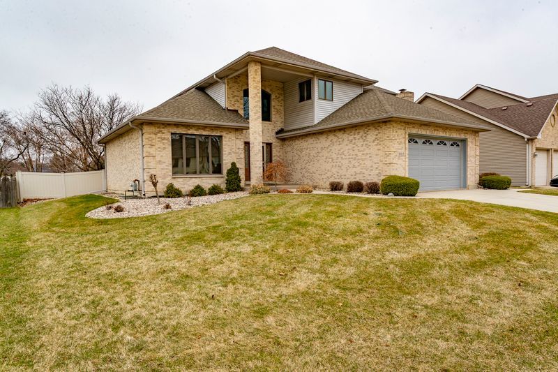 902 Somerset Drive Property Photo 3