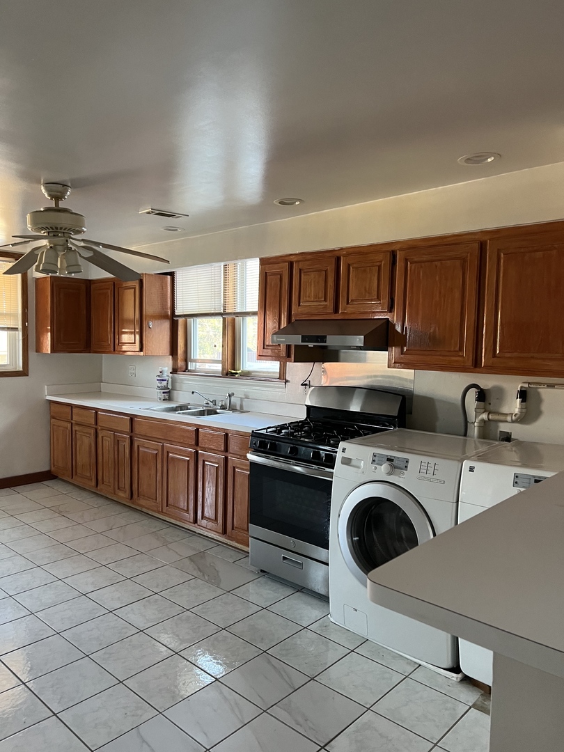 3041 S Lowe Avenue Property Photo 5