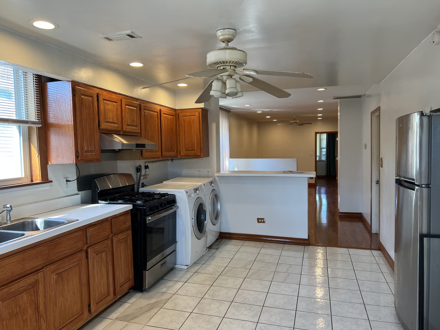 3041 S Lowe Avenue Property Photo 22