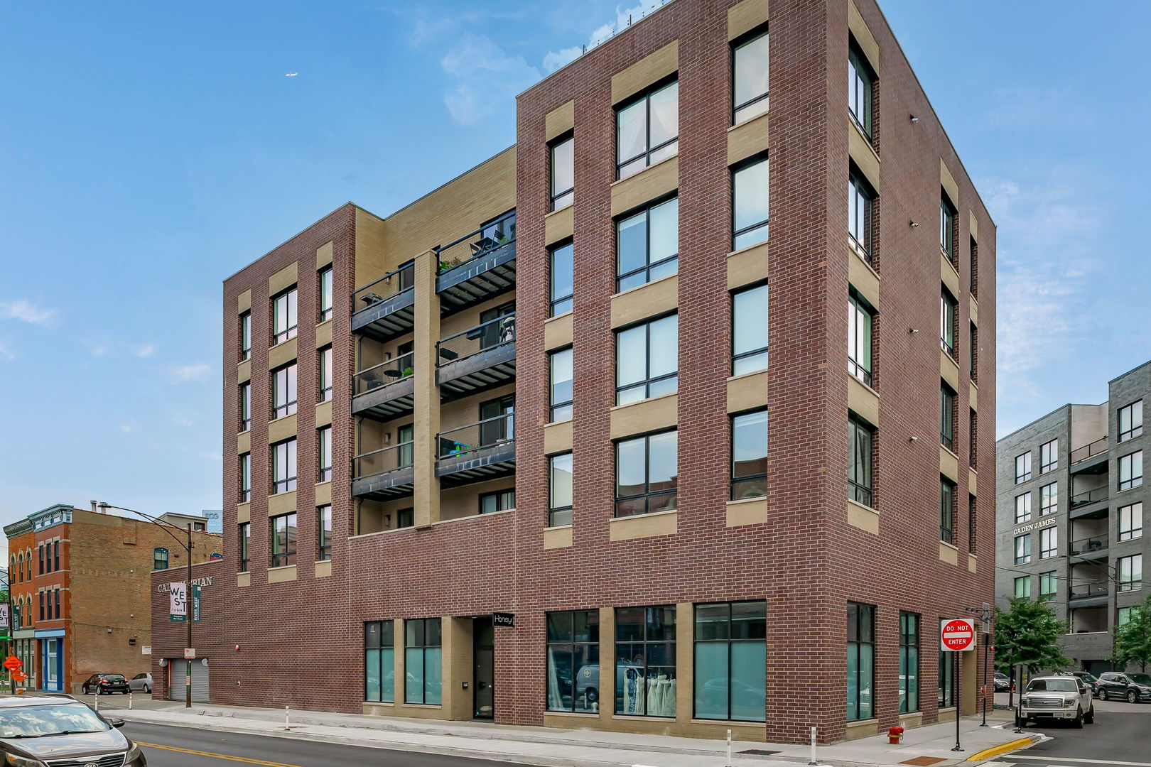680 N Milwaukee Avenue 604 Property Photo 1