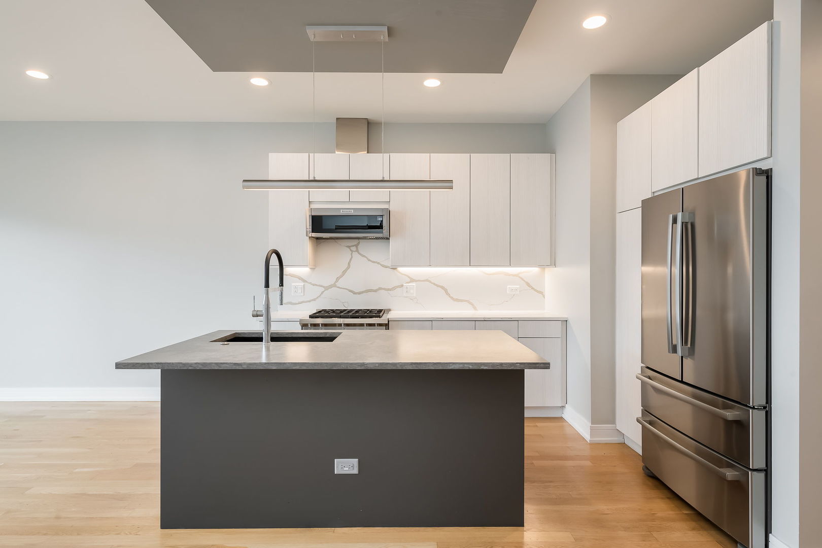 680 N Milwaukee Avenue 604 Property Photo 3