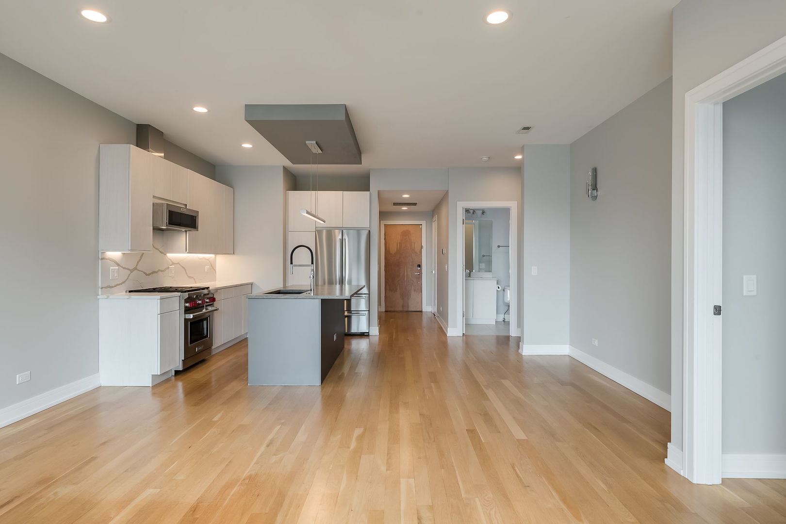 680 N Milwaukee Avenue 604 Property Photo 4