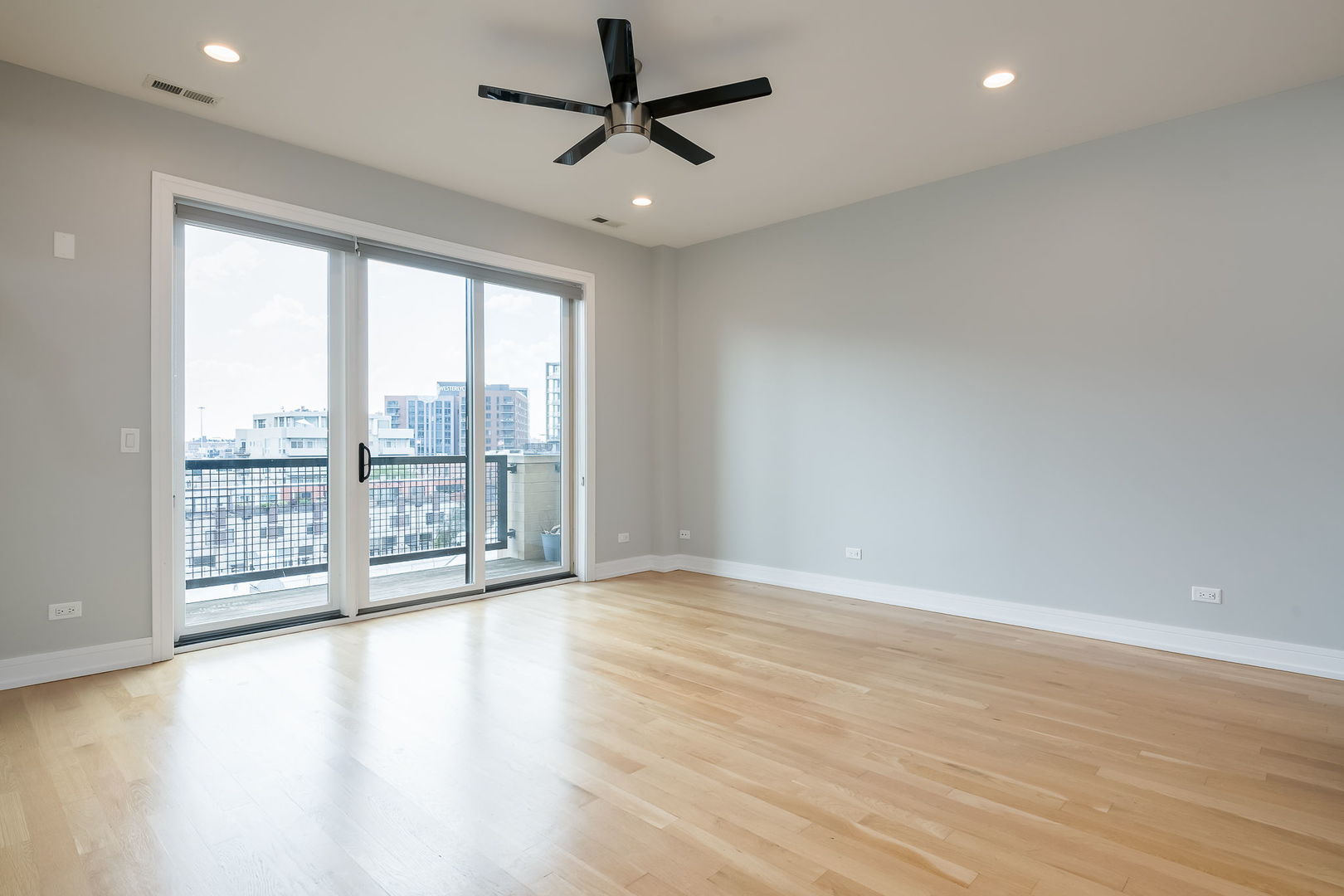 680 N Milwaukee Avenue 604 Property Photo 5