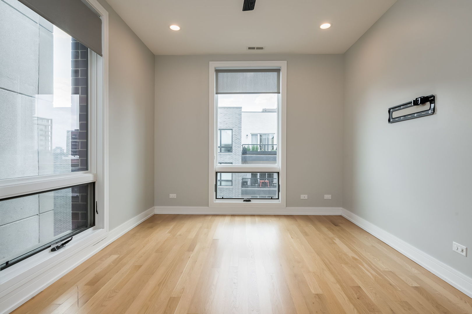 680 N Milwaukee Avenue 604 Property Photo 7