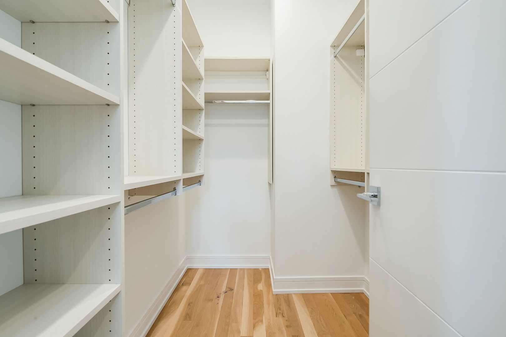 680 N Milwaukee Avenue 604 Property Photo 10