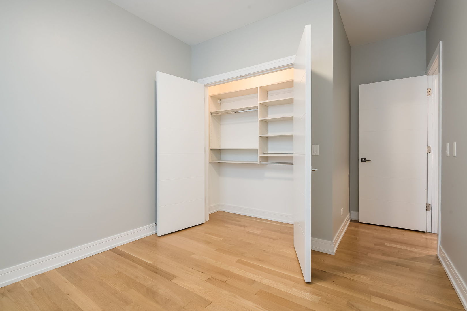 680 N Milwaukee Avenue 604 Property Photo 11