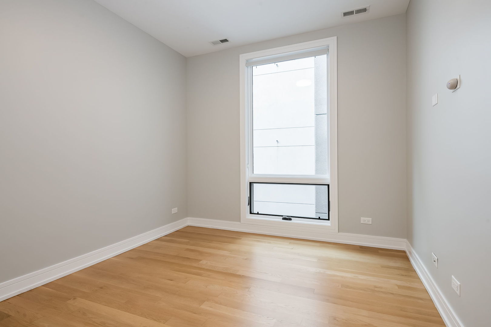 680 N Milwaukee Avenue 604 Property Photo 13