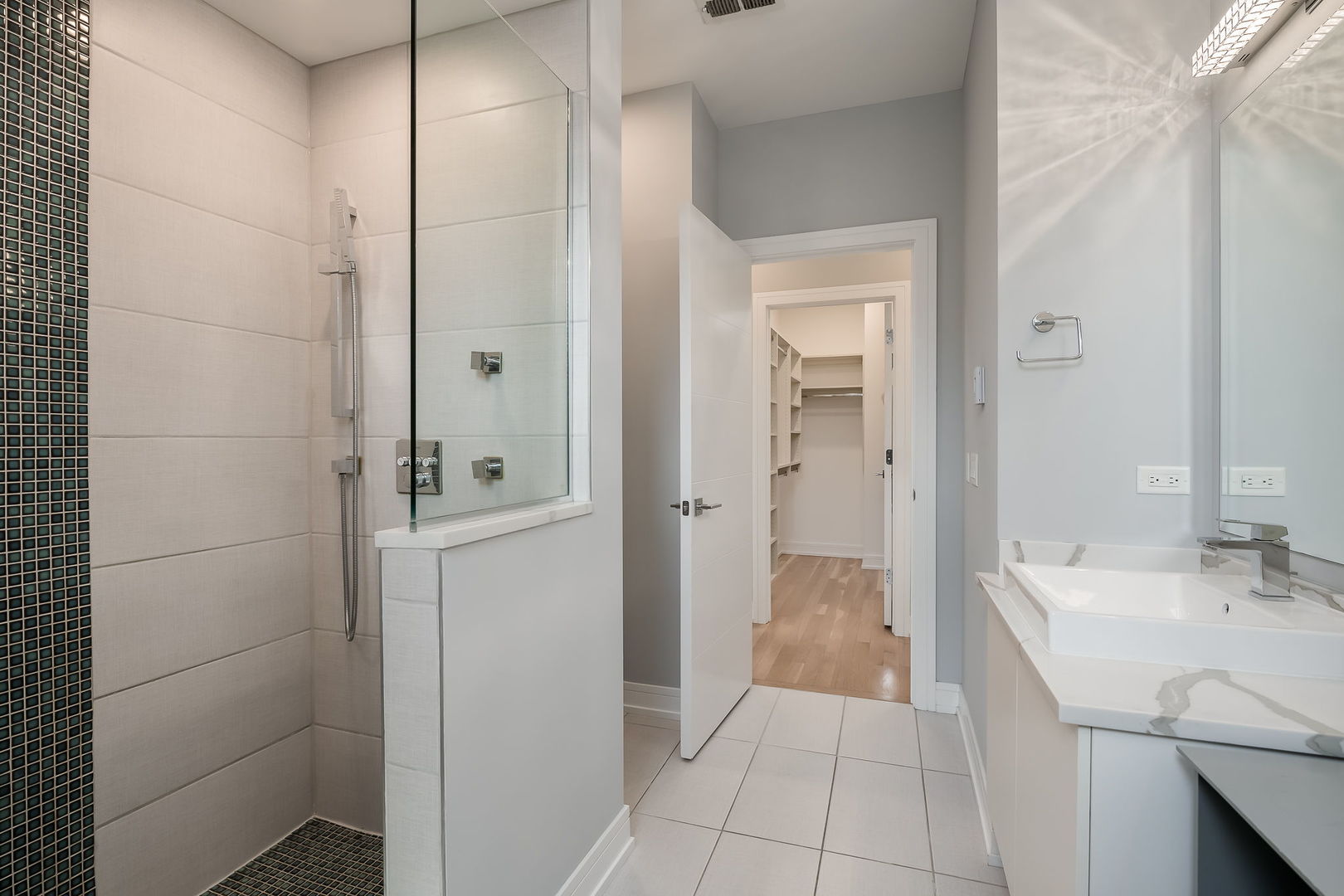 680 N Milwaukee Avenue 604 Property Photo 14