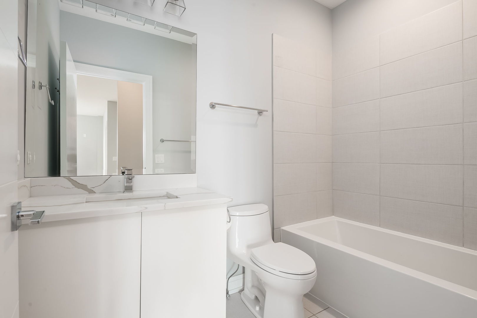 680 N Milwaukee Avenue 604 Property Photo 16
