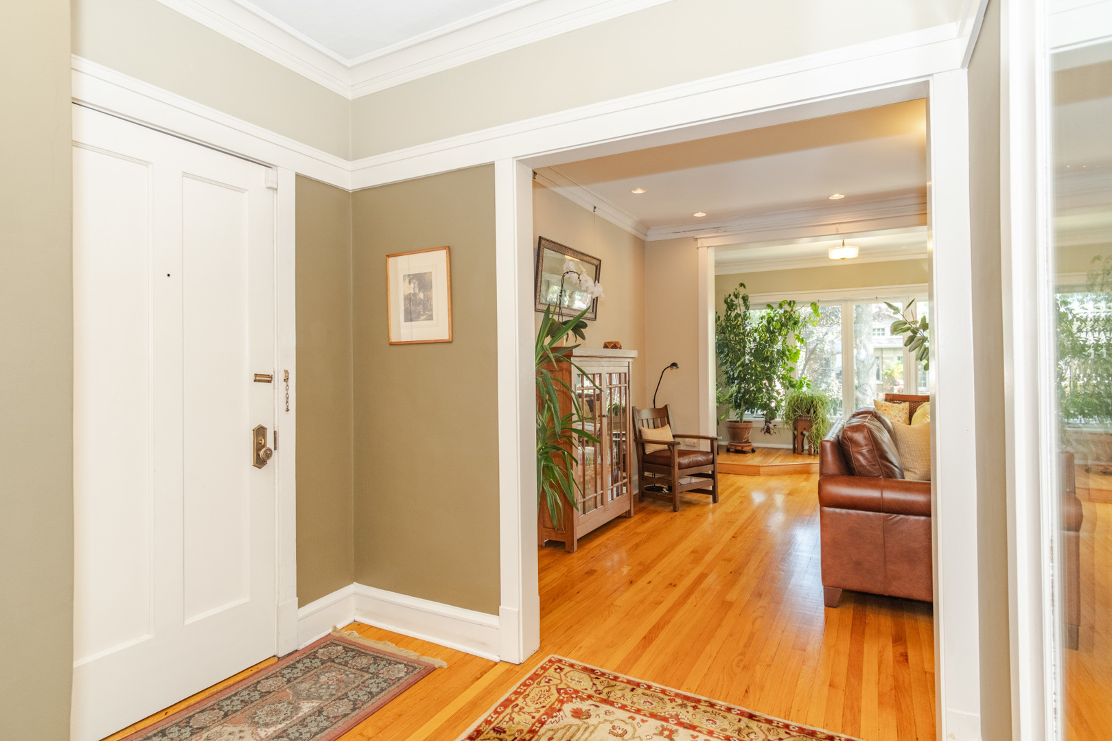 4724 N Sacramento Avenue Property Photo 3