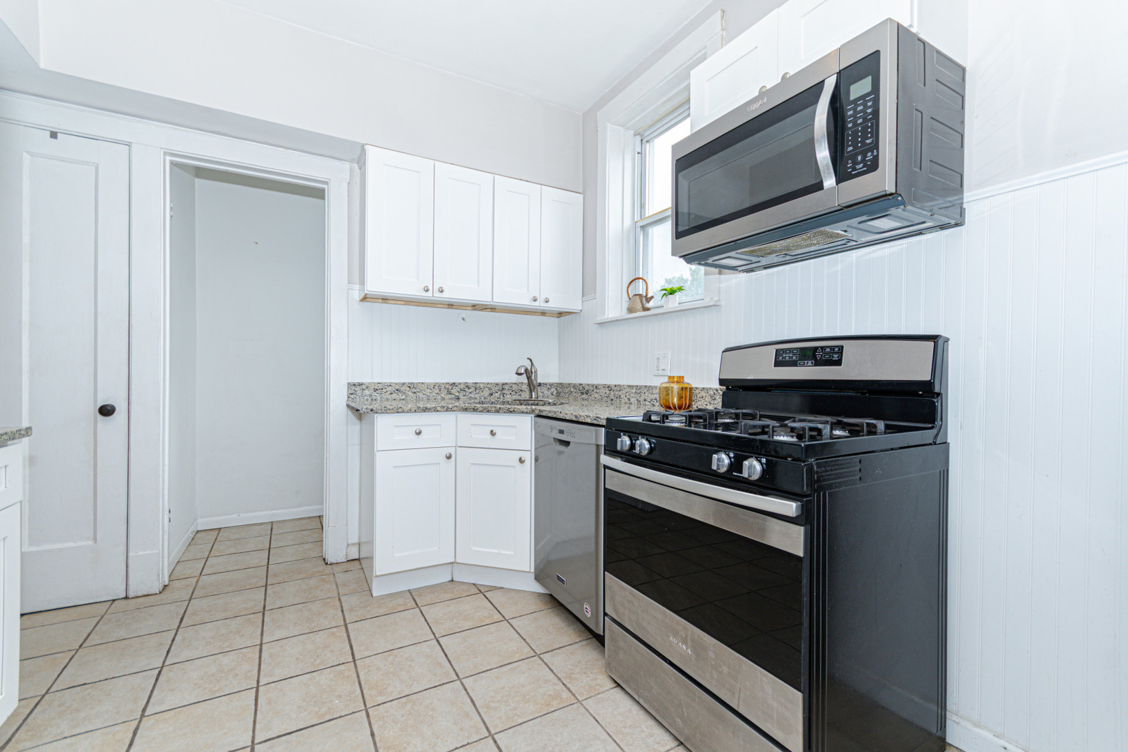 4724 N Sacramento Avenue Property Photo 18