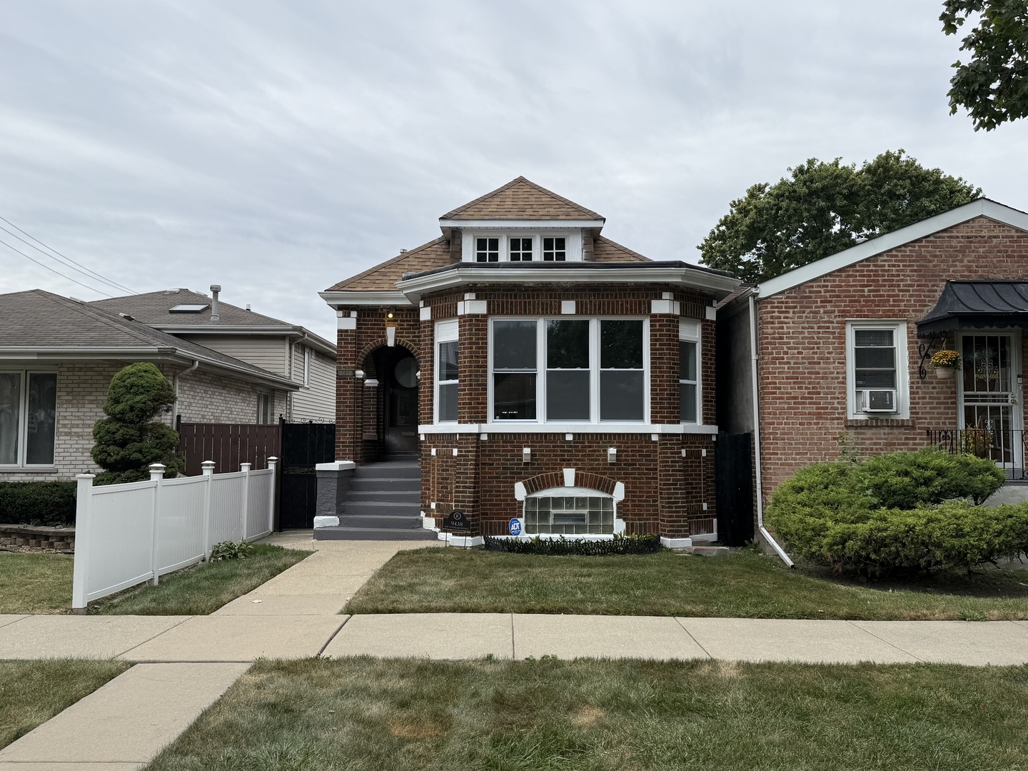 9438 S Wabash Avenue Property Photo 3