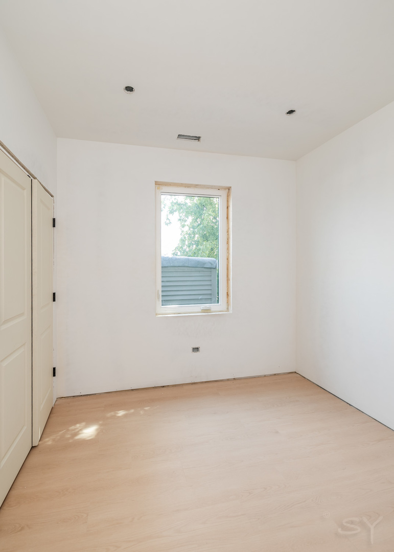 2917 W Arthington Street Property Photo 14