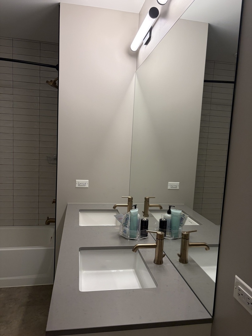 1220 W Jackson Boulevard 1006 Property Photo 9