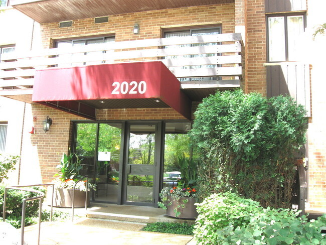 2020 Chestnut Avenue 406 Property Photo 1