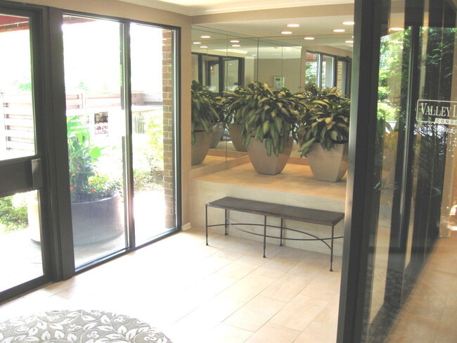 2020 Chestnut Avenue 406 Property Photo 2