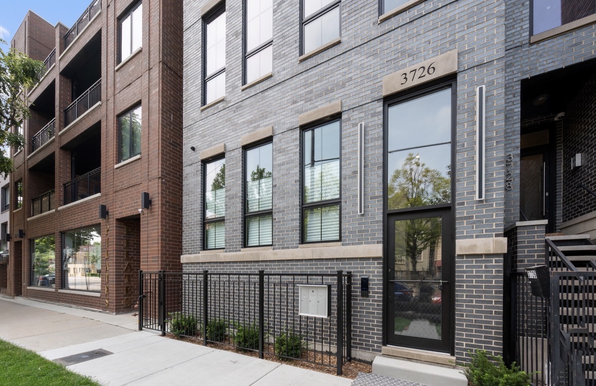 3726 N Ashland Avenue Ph Property Photo 2