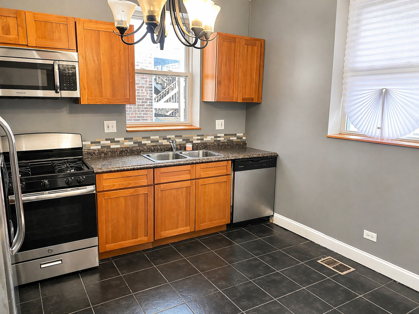 122 E 49th Street 106 Property Photo 4