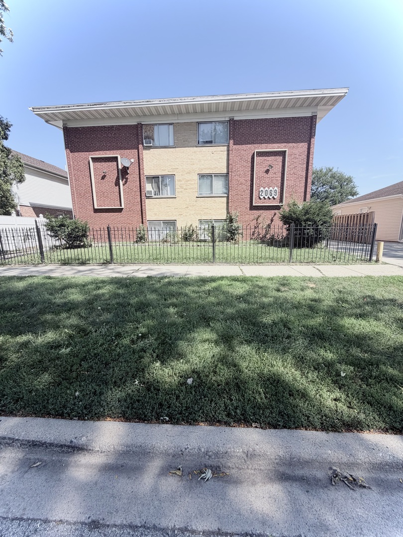 2069 N 18th Avenue Property Photo 1