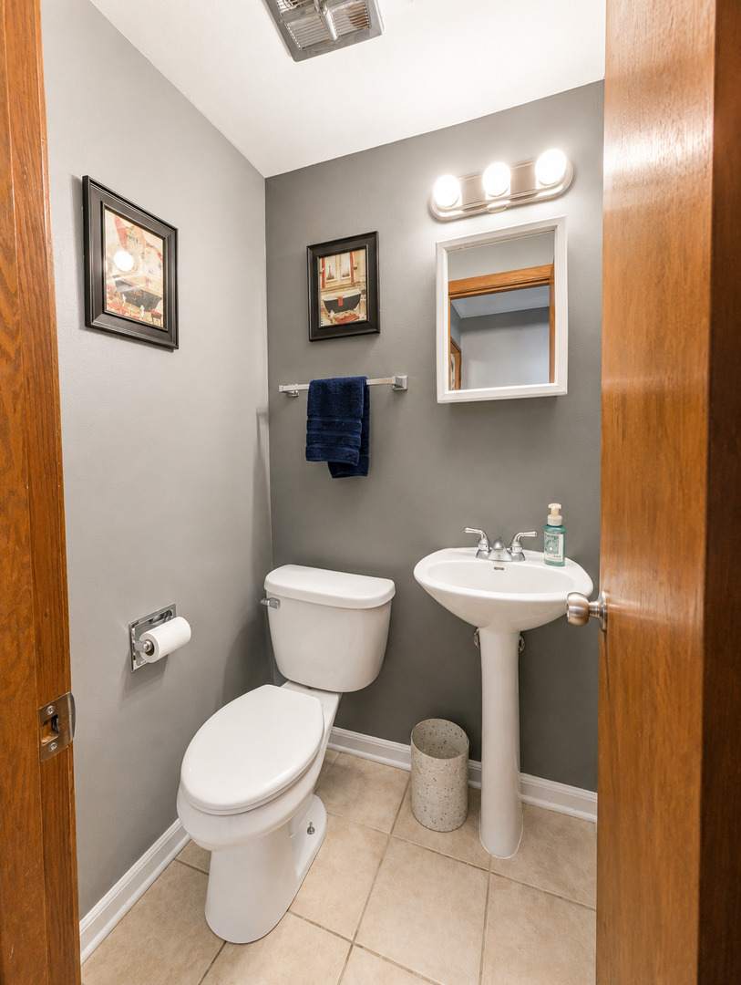 476 Raupp Boulevard Property Photo 12