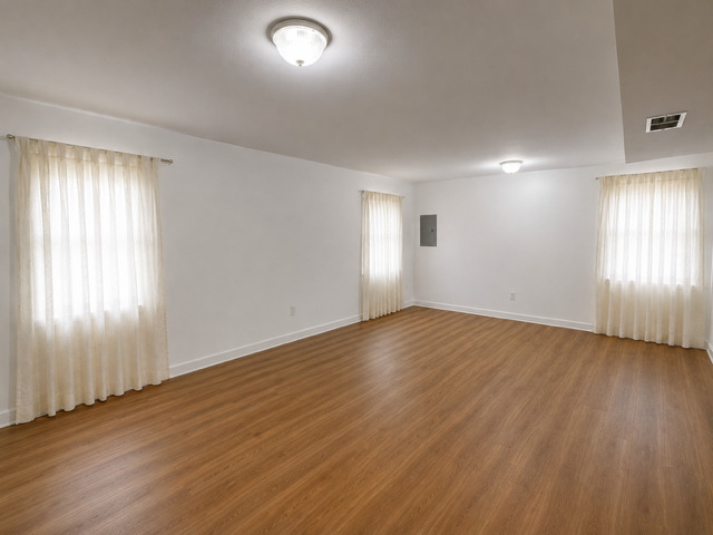 119 S Elroy Avenue Property Photo 10