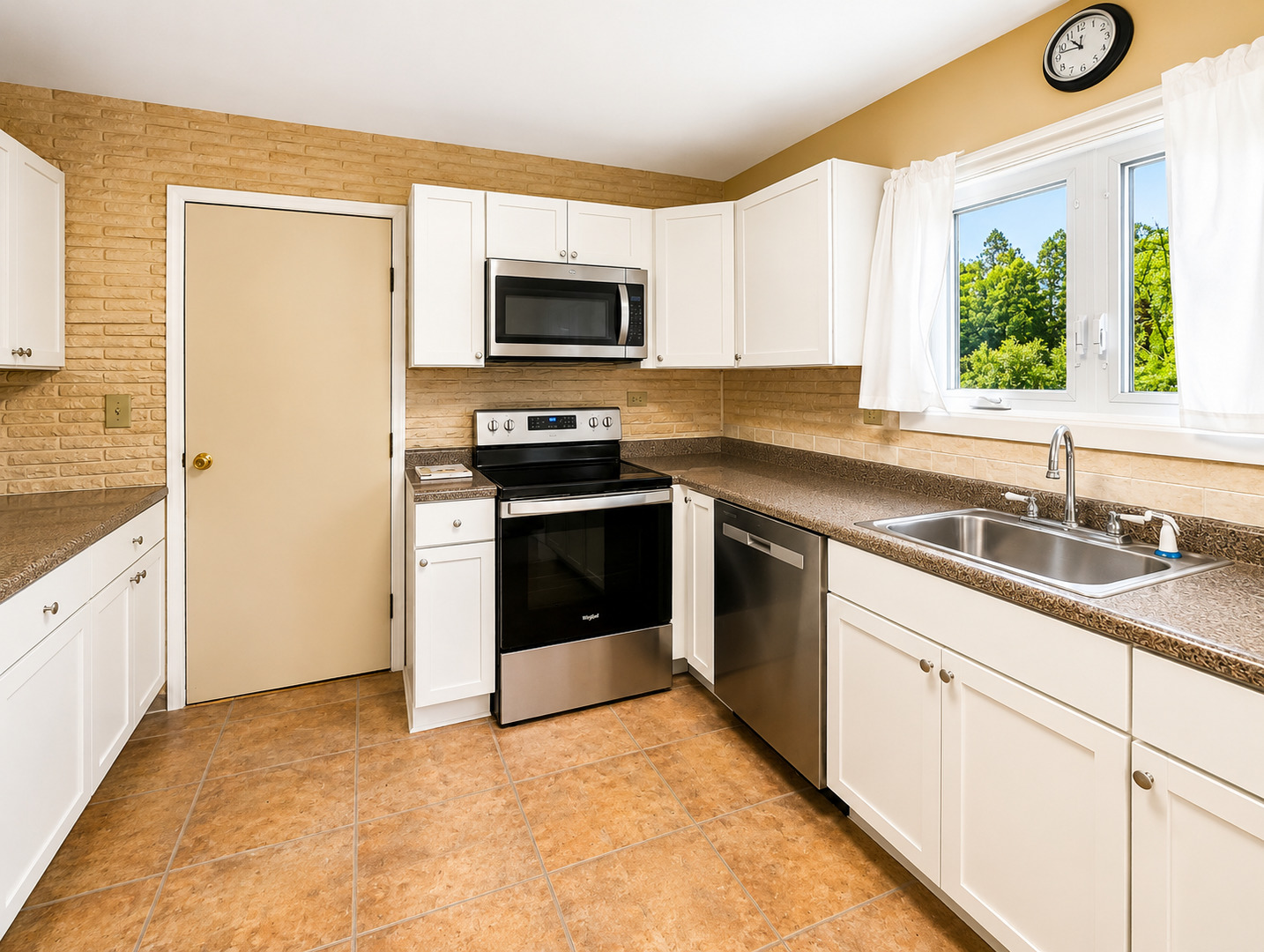 1329 Elm Drive Property Photo 7