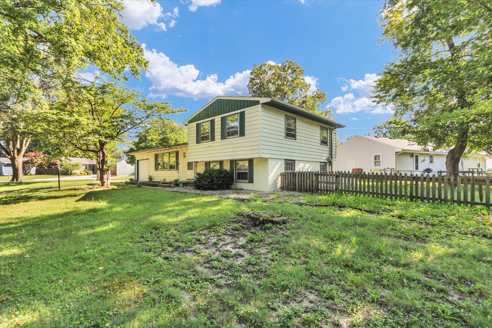 1902 Rebecca Drive Property Photo 2