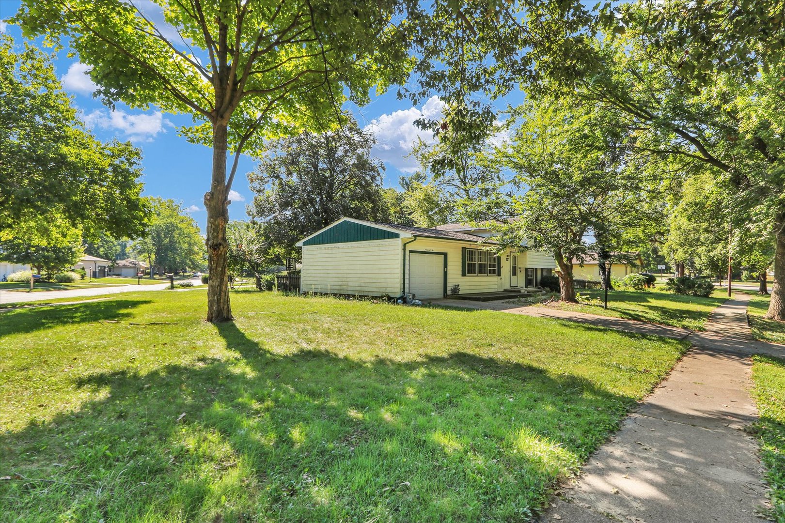 1902 Rebecca Drive Property Photo 4