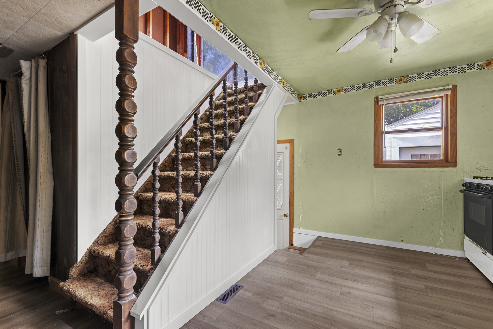 218 Euclid Avenue Property Photo 5
