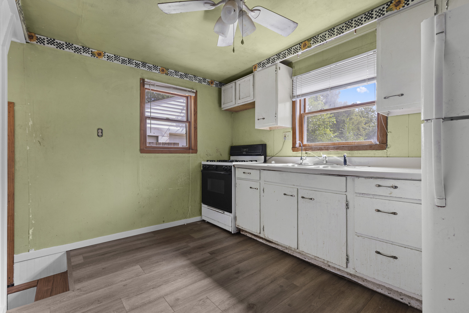 218 Euclid Avenue Property Photo 6