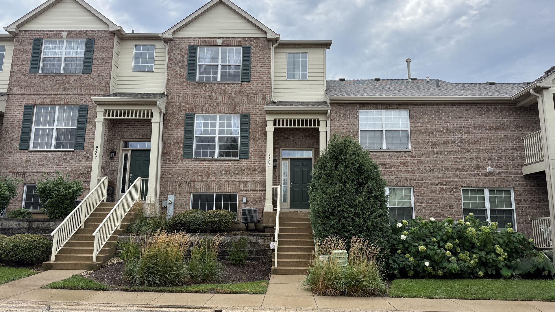 5305 Cobblers Crossing - Property Photo 1