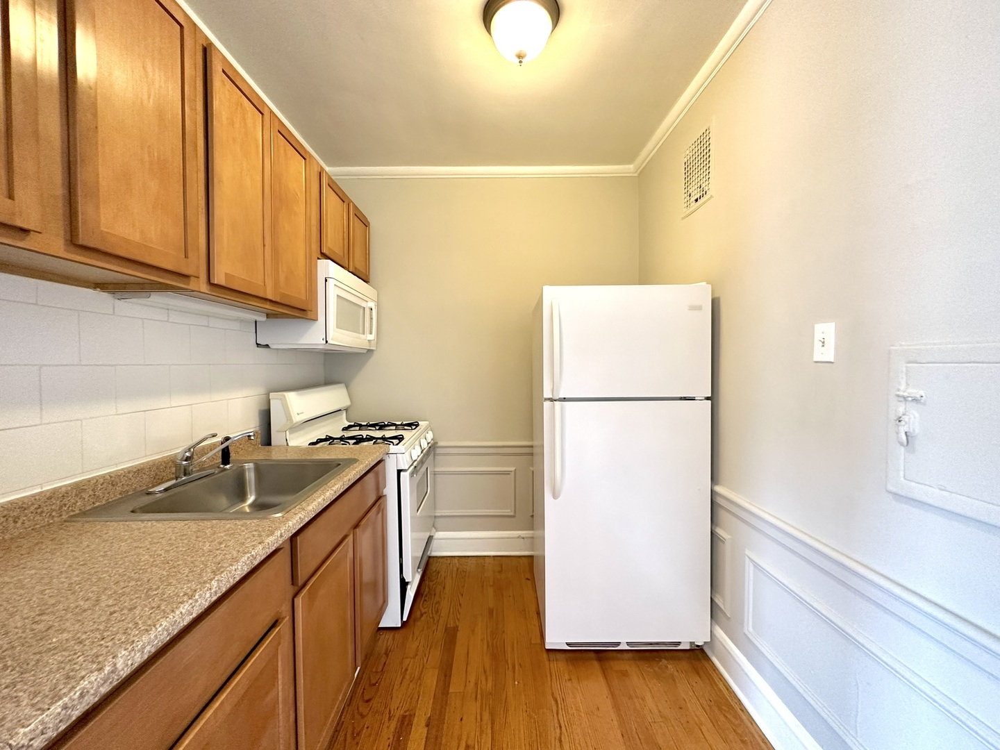 1301 W Argyle Street 306 Property Photo 9