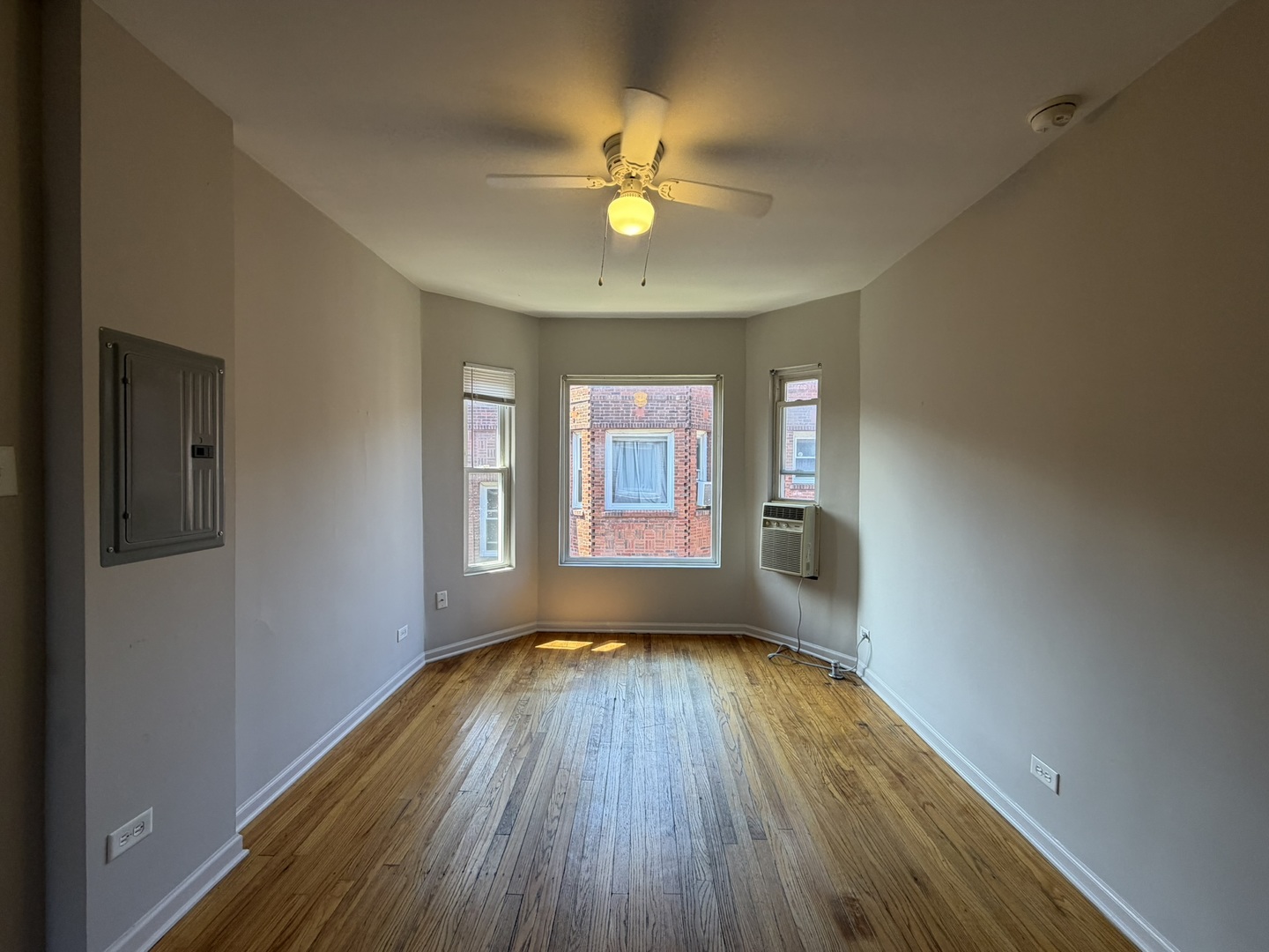 1338.5 W Argyle Street 3n Property Photo 8