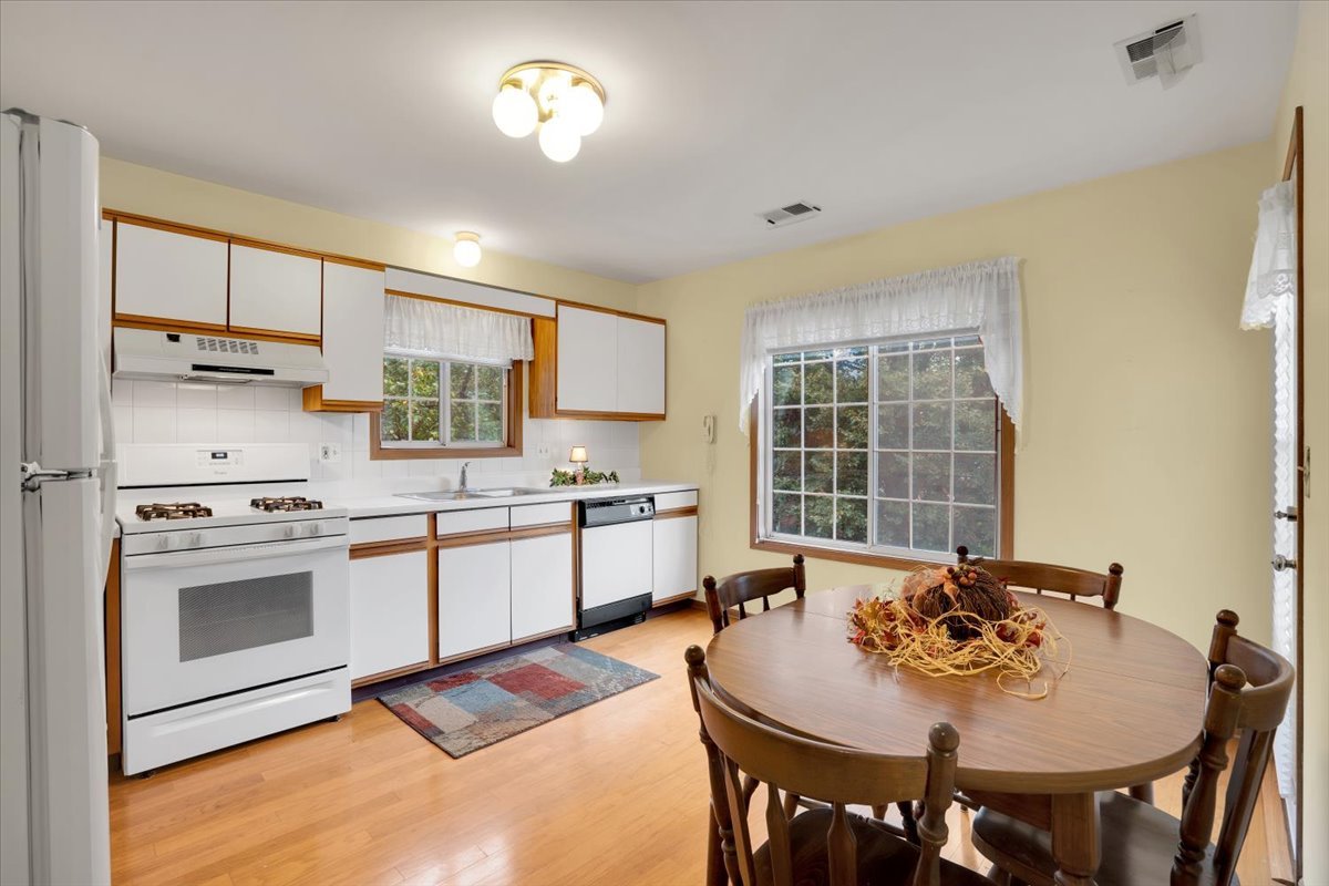 2434 Charleston Drive 2 Property Photo 6
