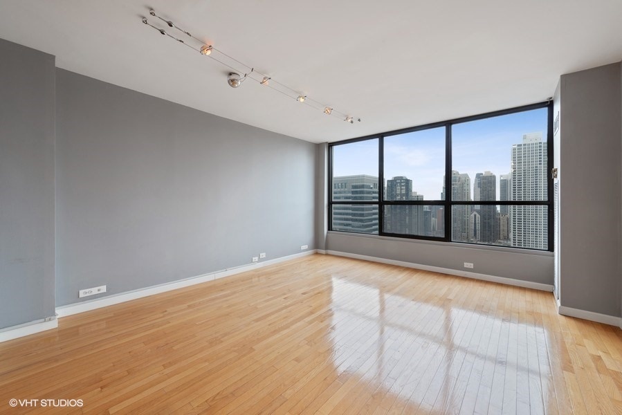 405 N Wabash Avenue 3401 Property Photo 3