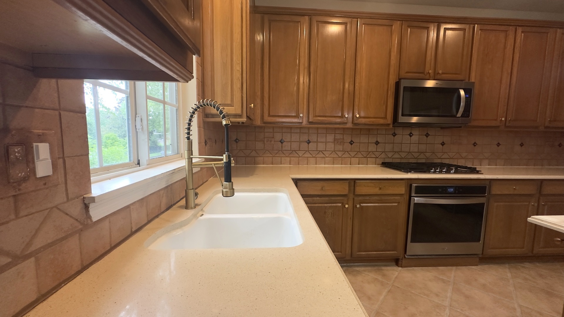 572 E Delgado Drive Property Photo 12