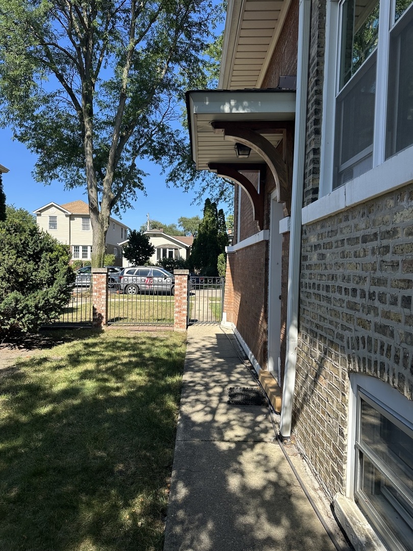 5720 N Manton Avenue Property Photo 2