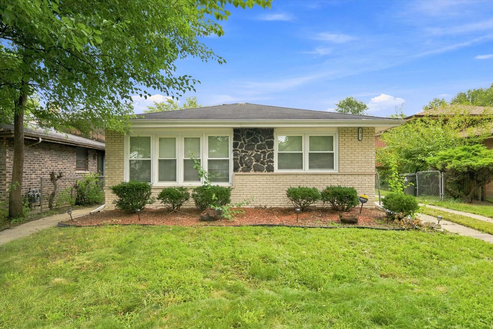 14737 Blackstone Avenue Property Photo 1