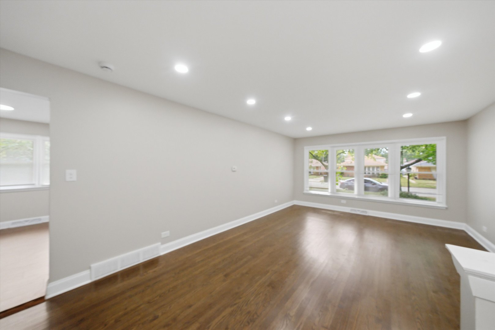 14737 Blackstone Avenue Property Photo 3