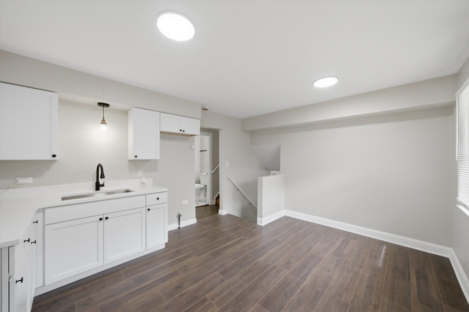 14737 Blackstone Avenue Property Photo 6