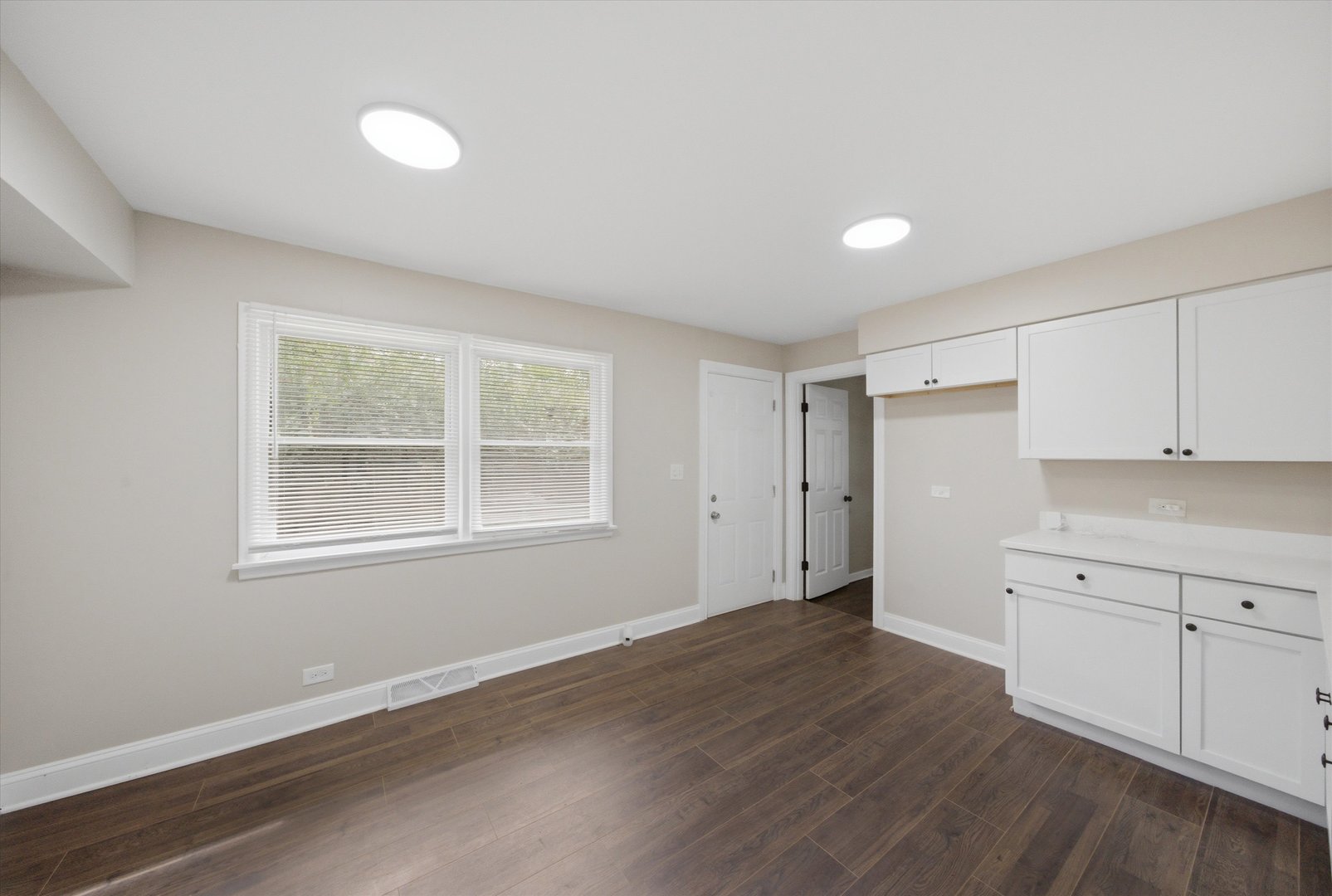 14737 Blackstone Avenue Property Photo 7