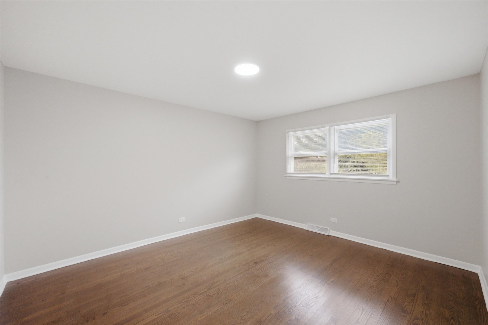 14737 Blackstone Avenue Property Photo 10